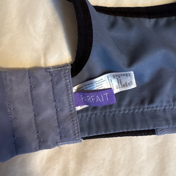 ALL IN MOTION and PARFAIT Sport bra bundle - Picture 3 of 3